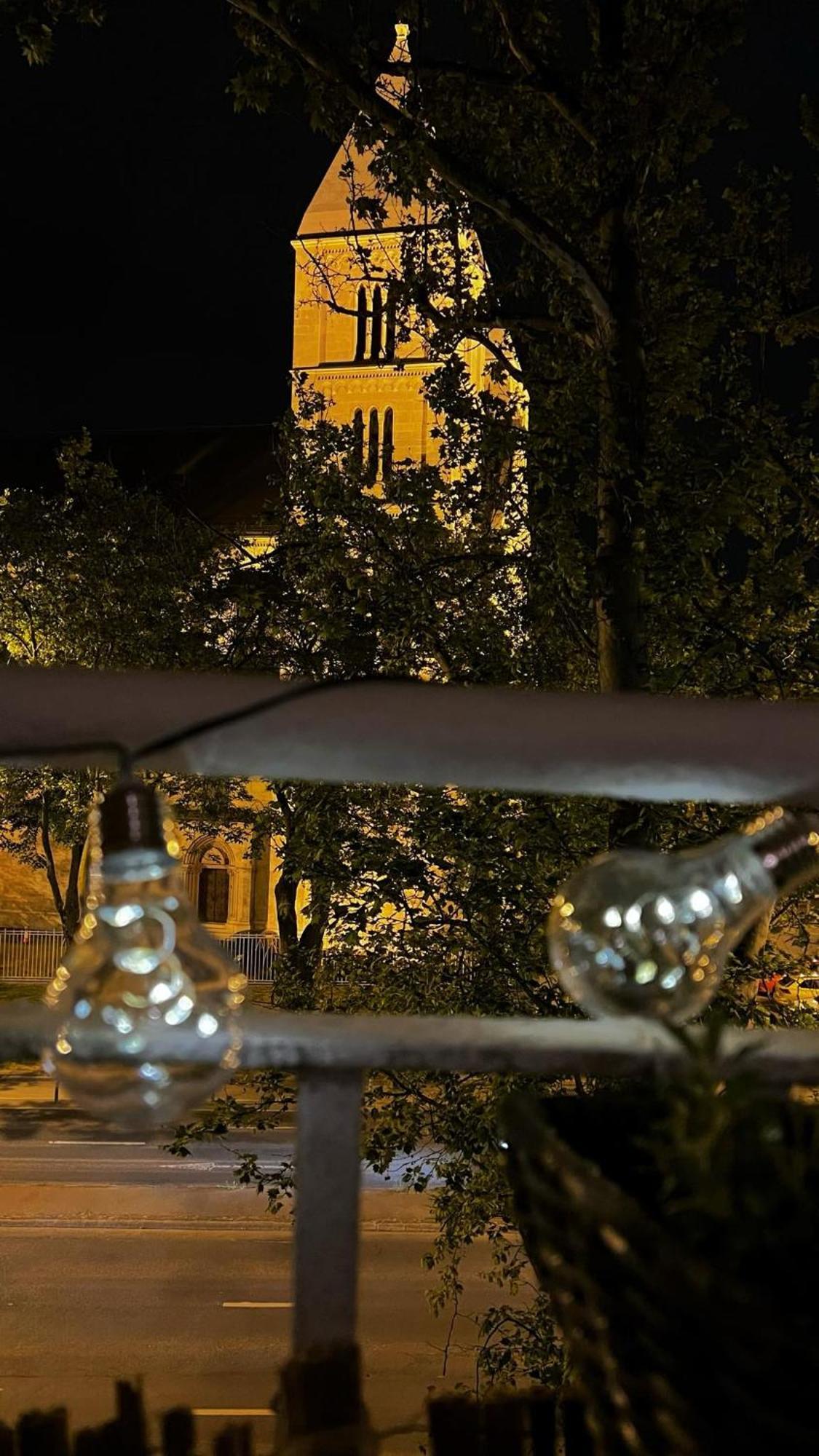 West Budapest Apartman Eksteriør billede