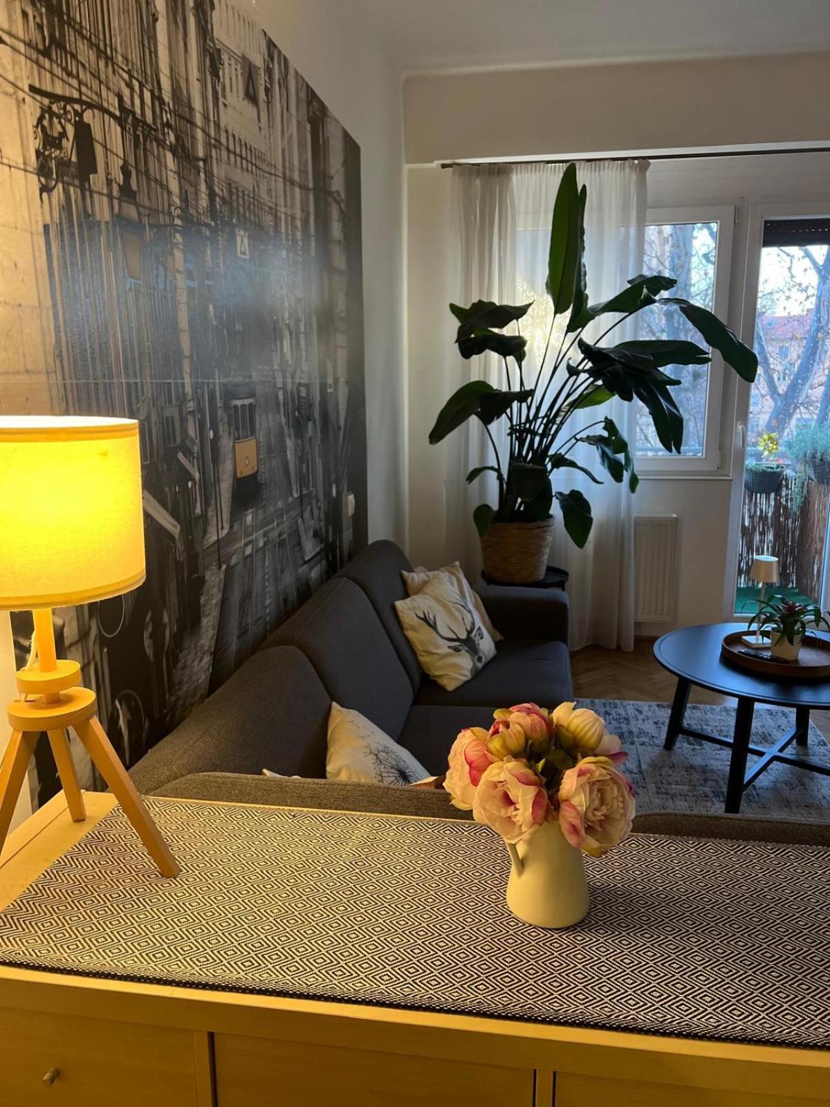 West Budapest Apartman Eksteriør billede